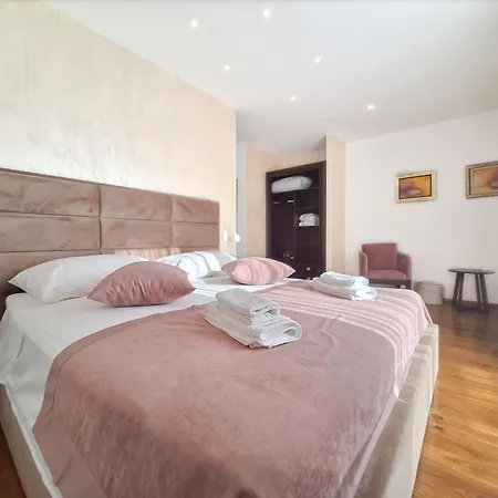 Kasa 1 Bed & Breakfast