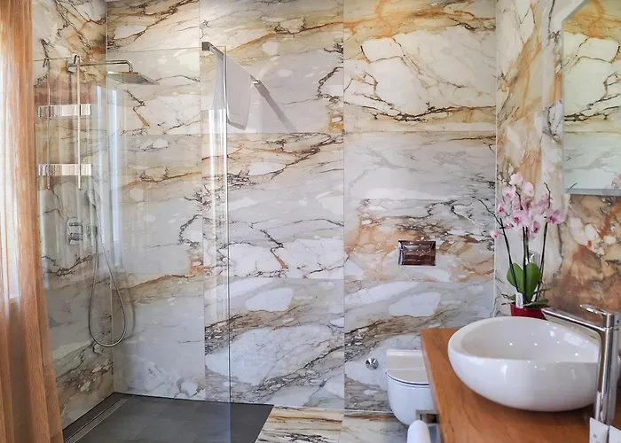 Kasa 1 לינה וארוחת בוקר 4*