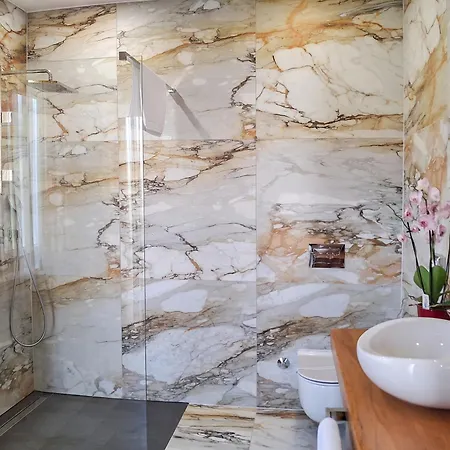 Kasa 1 ベッド・アンド・ブレックファスト 4*